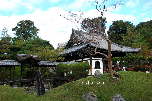 Kangetsu-dai 観月台 (Moon Viewing Pavilion) on Engetsuchi (Pond) 偃月池, Kaizan-do 開山堂 (Founder's Hall) & Temple Garden 庭園 @ Kodai-ji, Kyoto